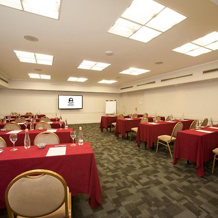 Austral Plaza Hotel โกโมโดโร รีวาดาเวีย ภายนอก รูปภาพ