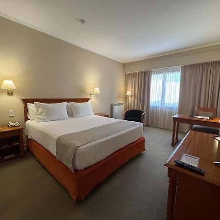 Austral Plaza Hotel โกโมโดโร รีวาดาเวีย ภายนอก รูปภาพ