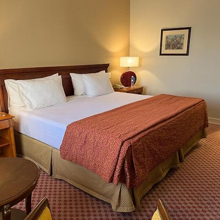 Austral Plaza Hotel โกโมโดโร รีวาดาเวีย ภายนอก รูปภาพ