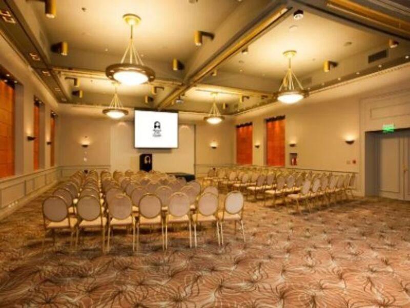 Austral Plaza Hotel โกโมโดโร รีวาดาเวีย ภายนอก รูปภาพ