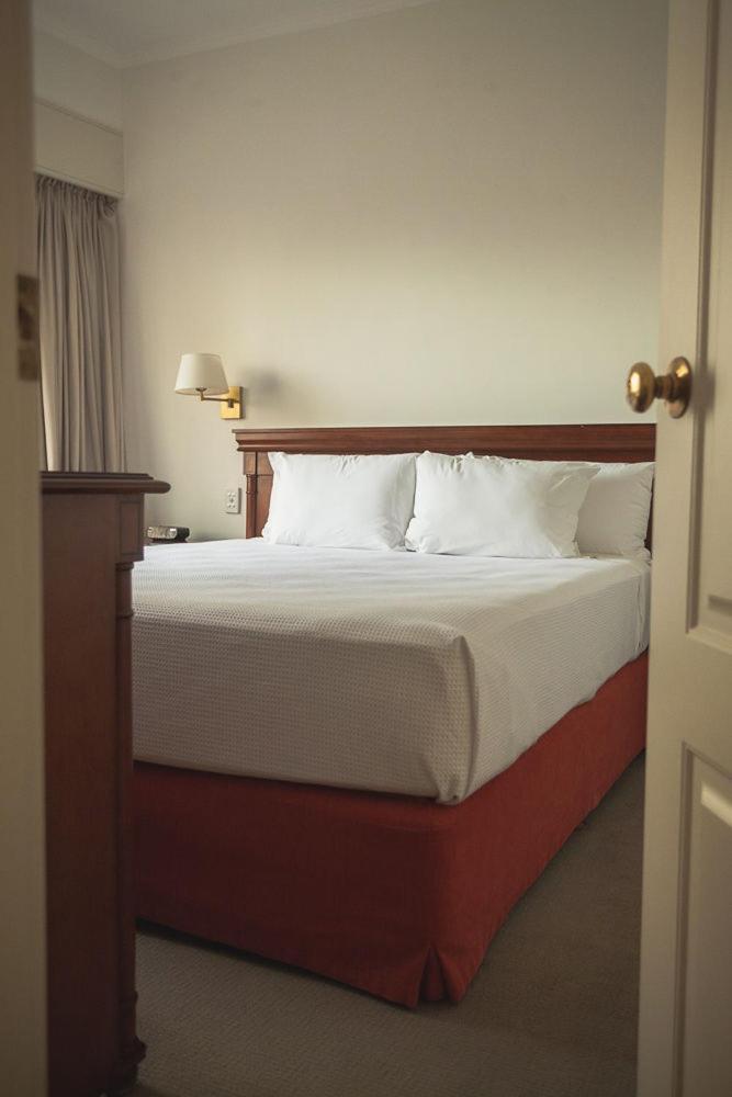 Austral Plaza Hotel โกโมโดโร รีวาดาเวีย ภายนอก รูปภาพ