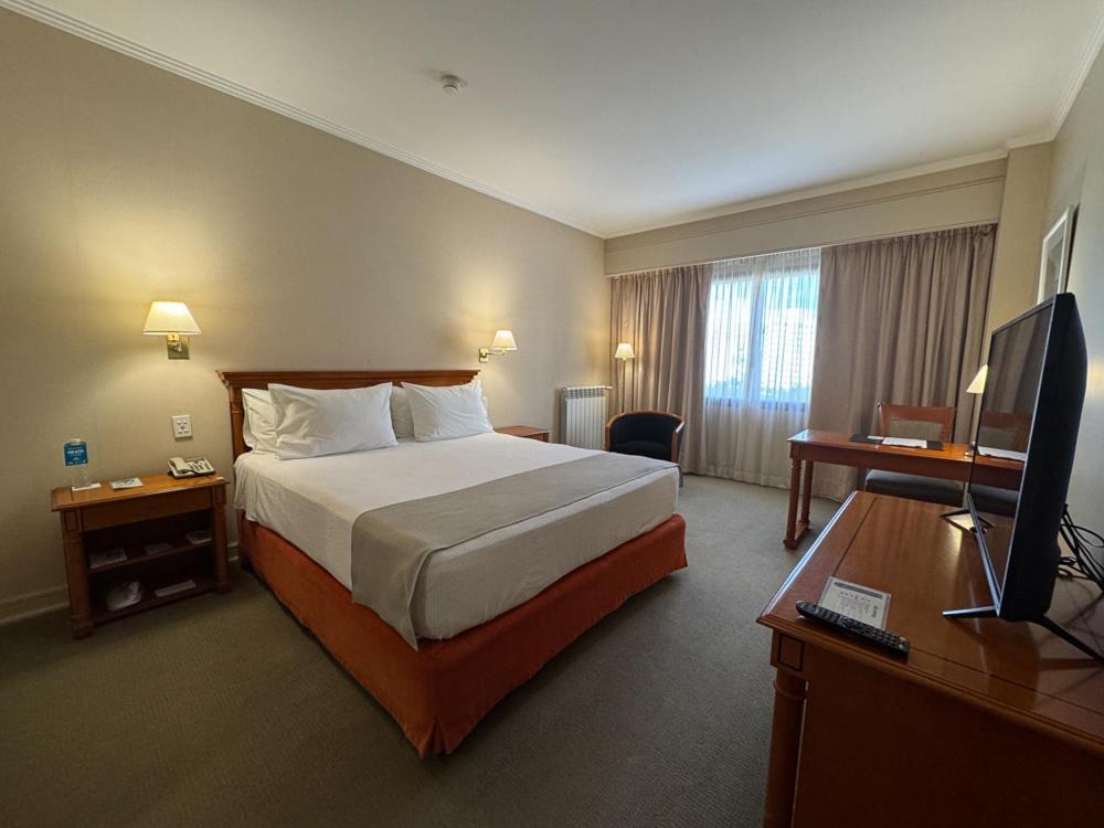 Austral Plaza Hotel โกโมโดโร รีวาดาเวีย ภายนอก รูปภาพ