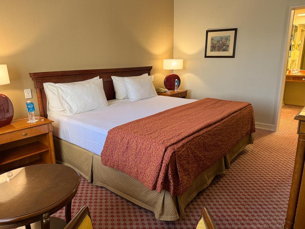 Austral Plaza Hotel โกโมโดโร รีวาดาเวีย ภายนอก รูปภาพ