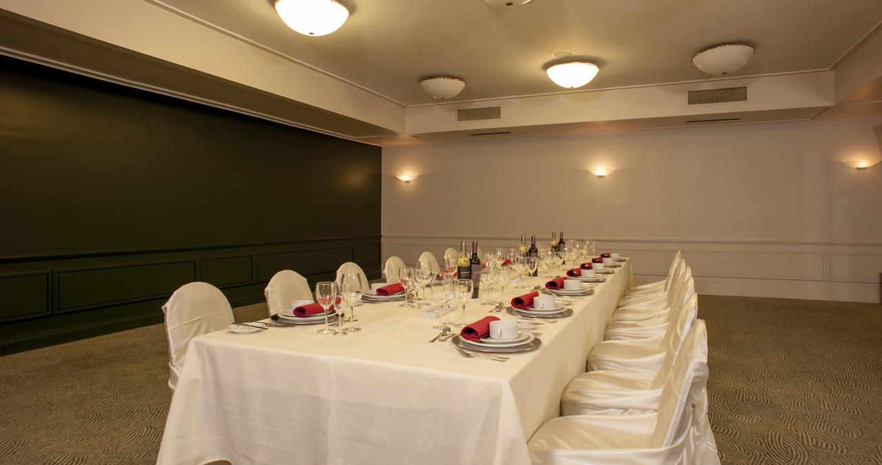 Austral Plaza Hotel โกโมโดโร รีวาดาเวีย ภายนอก รูปภาพ