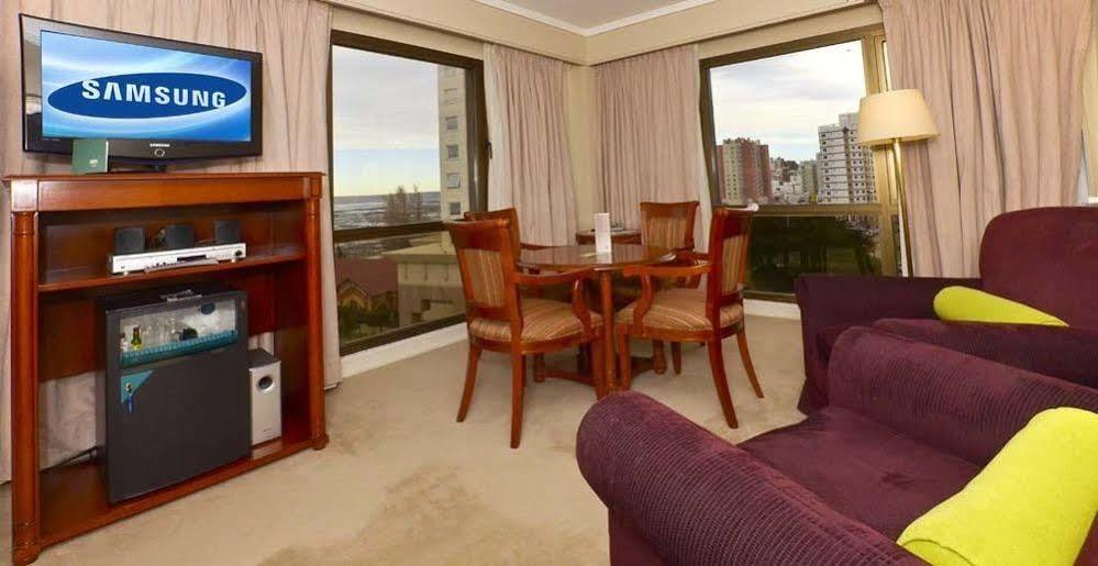 Austral Plaza Hotel โกโมโดโร รีวาดาเวีย ภายนอก รูปภาพ