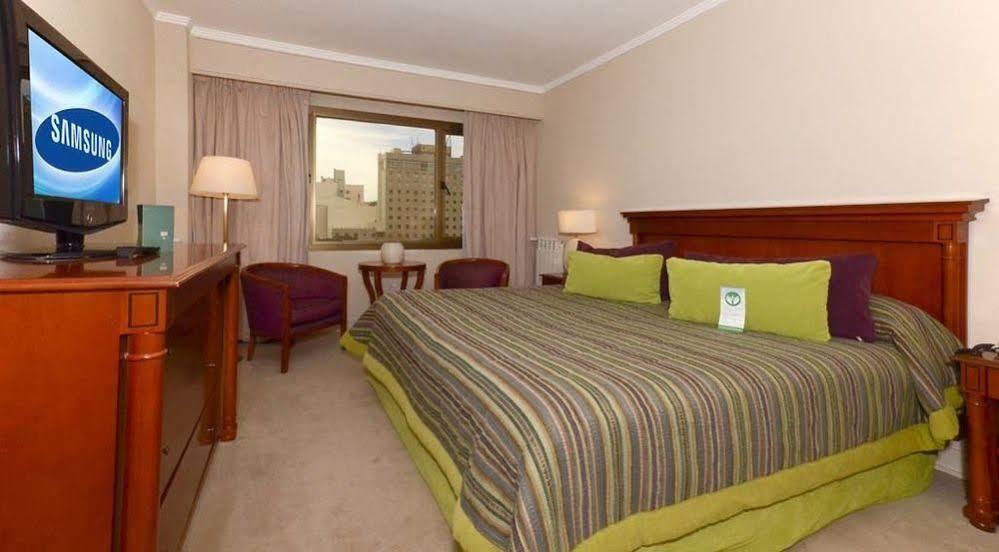 Austral Plaza Hotel โกโมโดโร รีวาดาเวีย ภายนอก รูปภาพ