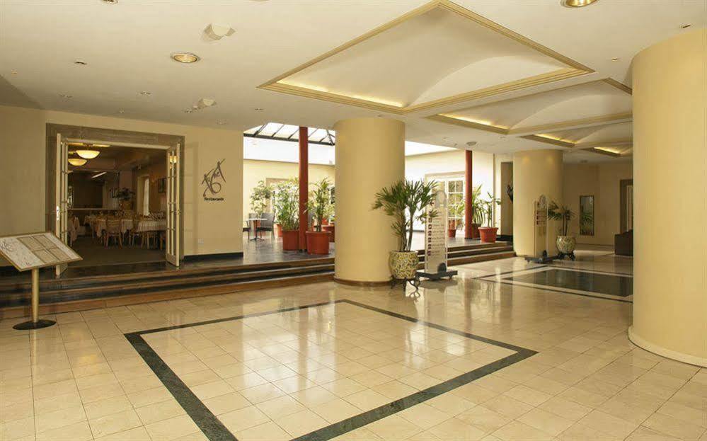 Austral Plaza Hotel โกโมโดโร รีวาดาเวีย ภายนอก รูปภาพ