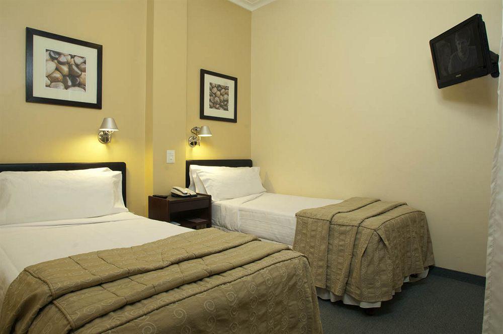 Austral Plaza Hotel โกโมโดโร รีวาดาเวีย ภายนอก รูปภาพ